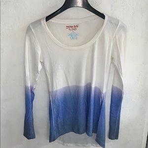 blue and white ombre sweater 💙💙